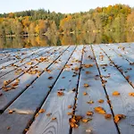 Im Grünen In Seenaehe בקתה